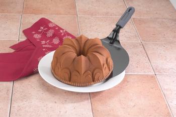 opatka do przenoszenia ciasta okrga nieprzywieralna (rednica: 25,5 cm)  – Nordic Ware 