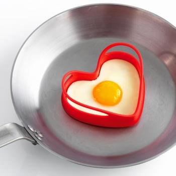 Foremki silikonowe do jajek w ksztacie serca (2 sztuki), czerwone - Mastrad