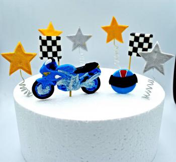 Figurki cukrowe, toppery na patyczkach zestaw dla motocyklisty: motor, kask, chorgiewki i gwiazdy - Slado - NZ