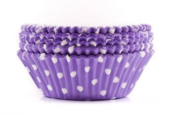 Papilotki do muffinw purpurowe w kropki (75 szt. w opakowaniu) - 415-0162 - Wilton