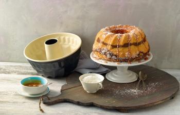 Forma z powok ceramiczn i kominem do pieczenia babki (rednica: 22 cm) - Living - Kaiser