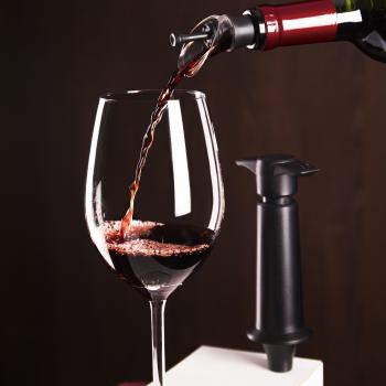 Pompka próżniowa do wina, z korkiem 3 w 1, czarna - Vacu Vin 