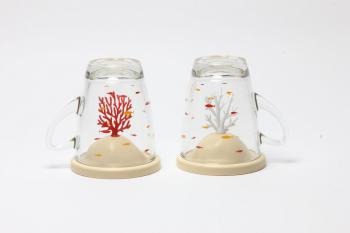 Kubek szklany z przykrywk Coral czerwony - Qualy