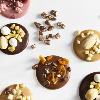 Posypka patki czekoladowe brzowe, metaliczne, ChocRocks (600 g) - Mona Lisa - Callebaut 