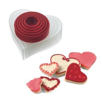 Foremki do wykrawnia ciastek w kształcie serc (5 szt. w komplecie) - Cuisipro
